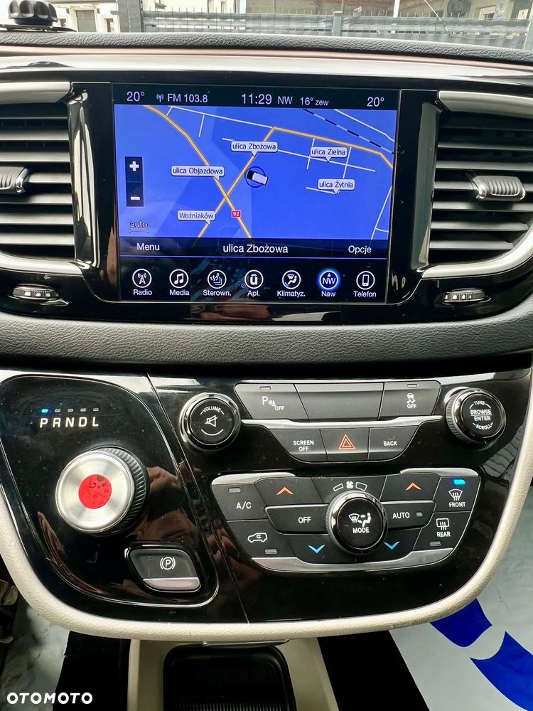 Chrysler Pacifica - 17