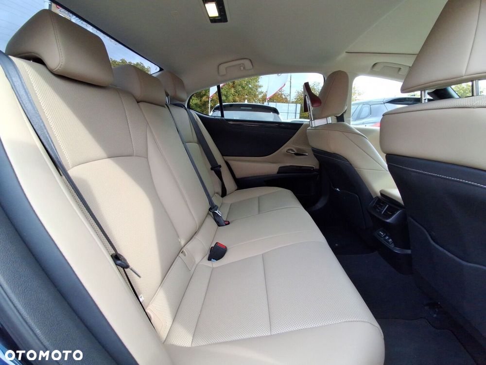 Lexus ES 300h Business Edition - 13