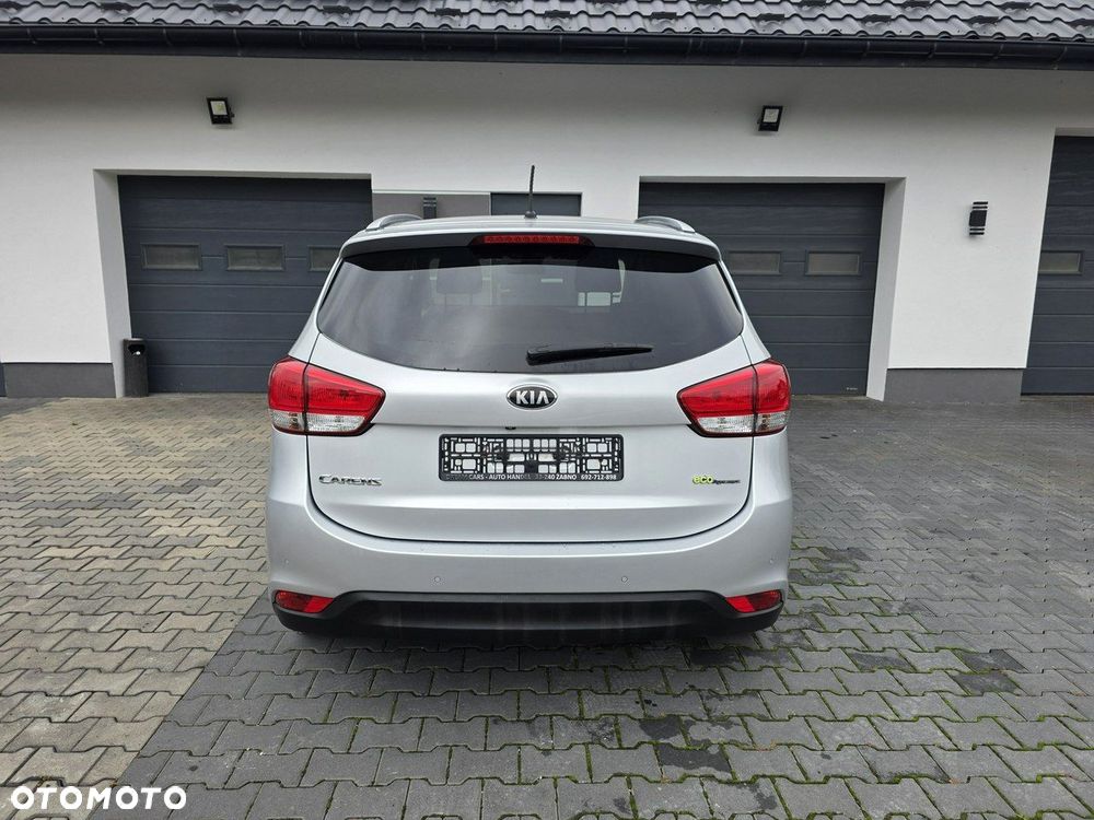 Kia Carens - 7