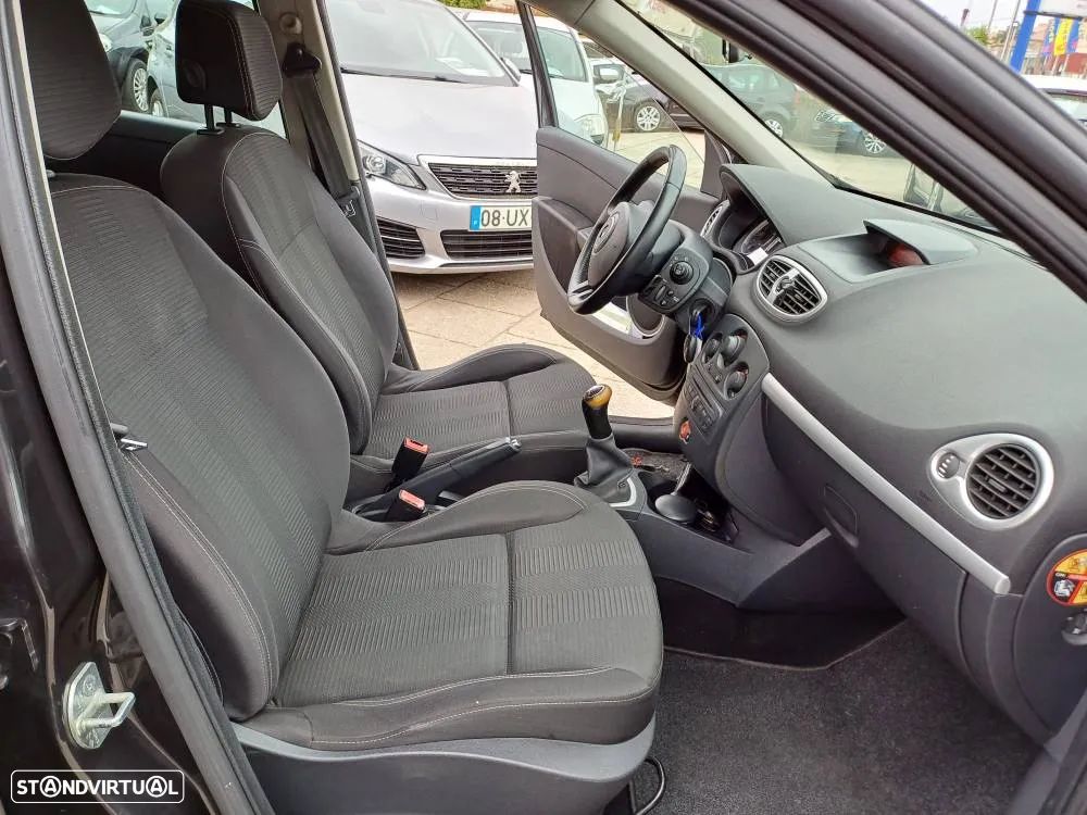 Renault Clio 1.2 16V Privilège - 9