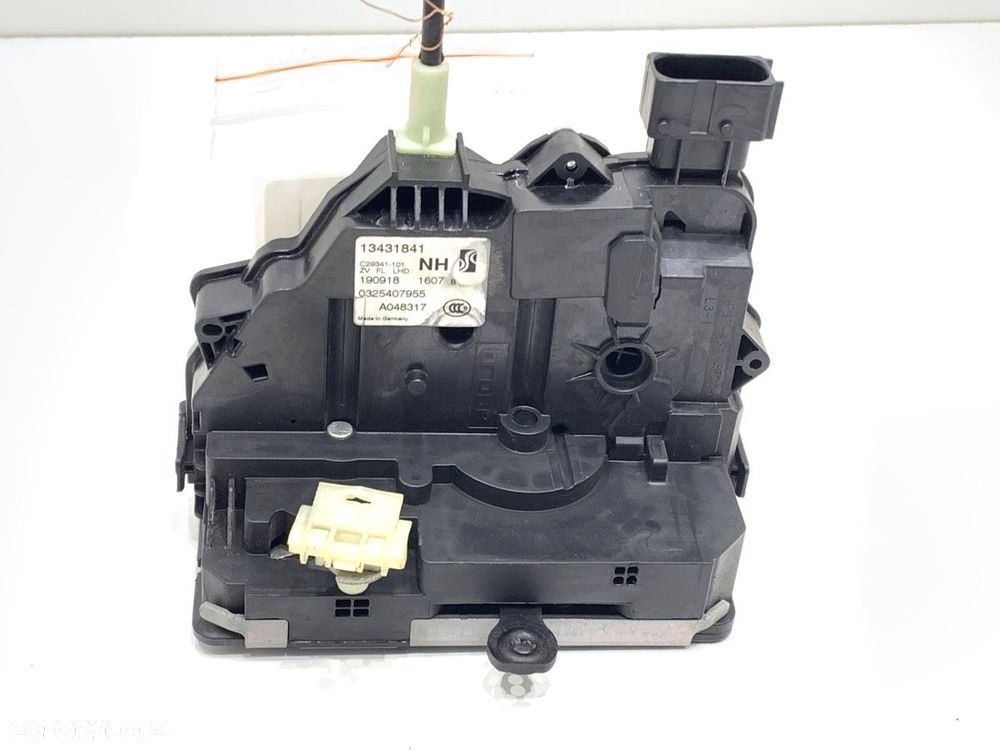 ZAMEK DRZWI LEWY PRZÓD - 176.00 PLN - OPEL CORSA E (X15) 2014 - 2022 1.4 (08, 68) 55 kW [75 KM] - 2