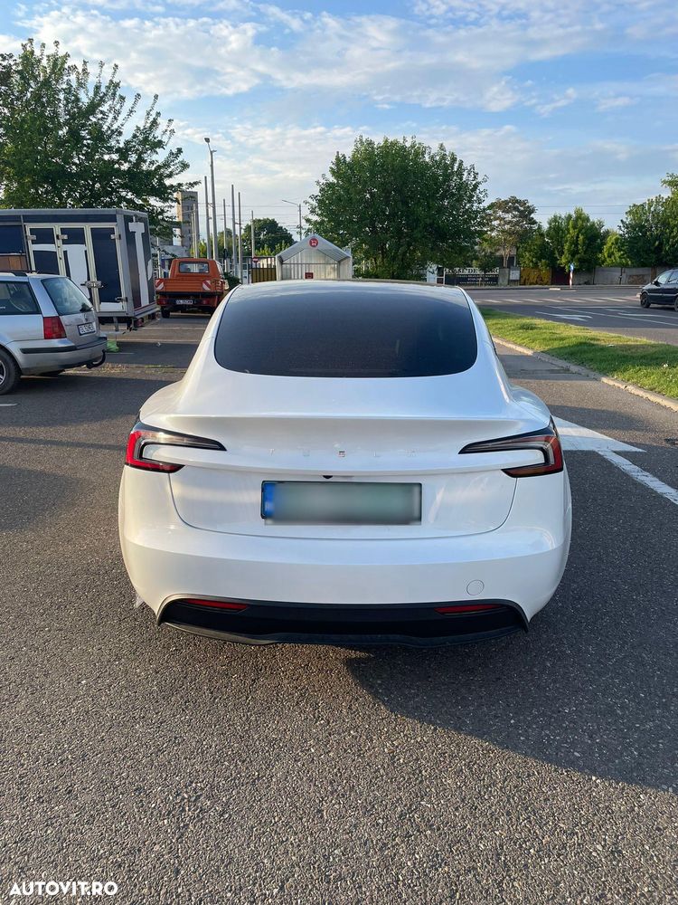 Tesla Model 3 - 4