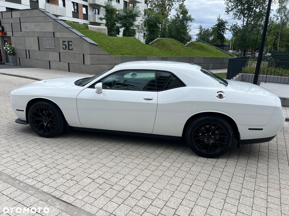 Dodge Challenger - 2