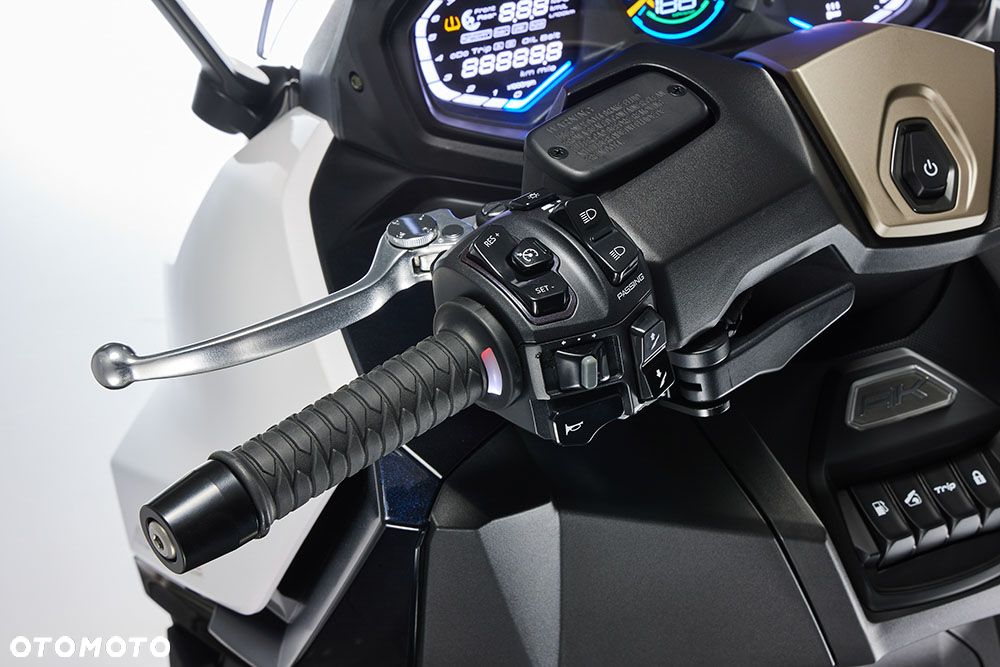 Kymco AK 575 - 12