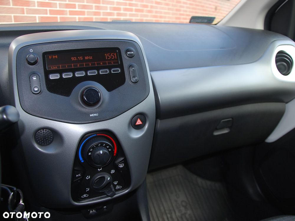 Toyota Aygo x-play - 32