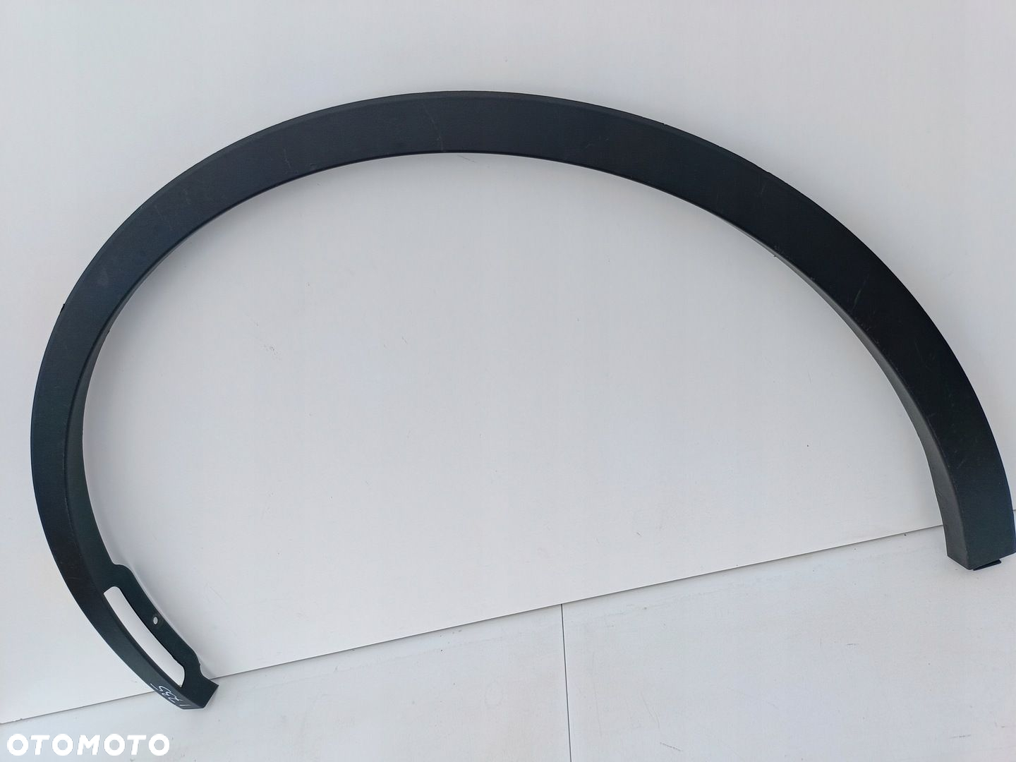 TESLA MODEL Y MY 20- NAKŁADKA LISTWA BŁOTNIKA LEWY PRZÓD 1658695-00-A - 2