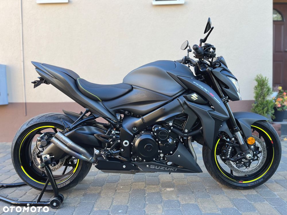 Suzuki GSX - 3