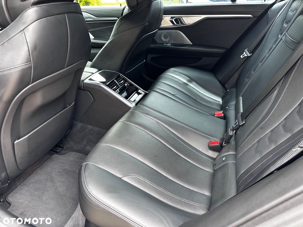 BMW Seria 8 - 33