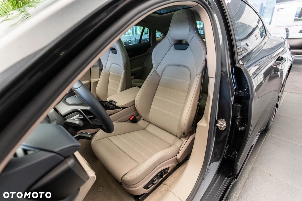 Porsche Panamera 4 - 10