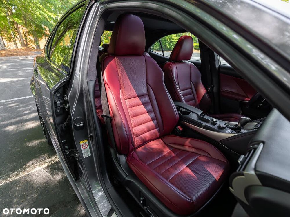 Lexus IS 200t F Sport - 8