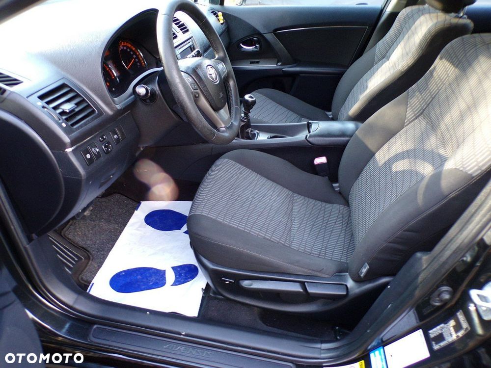 Toyota Avensis - 31