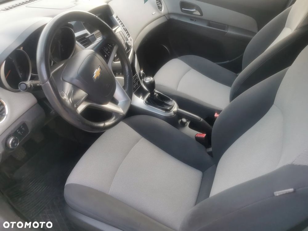 Chevrolet Cruze 1.6 LS - 10