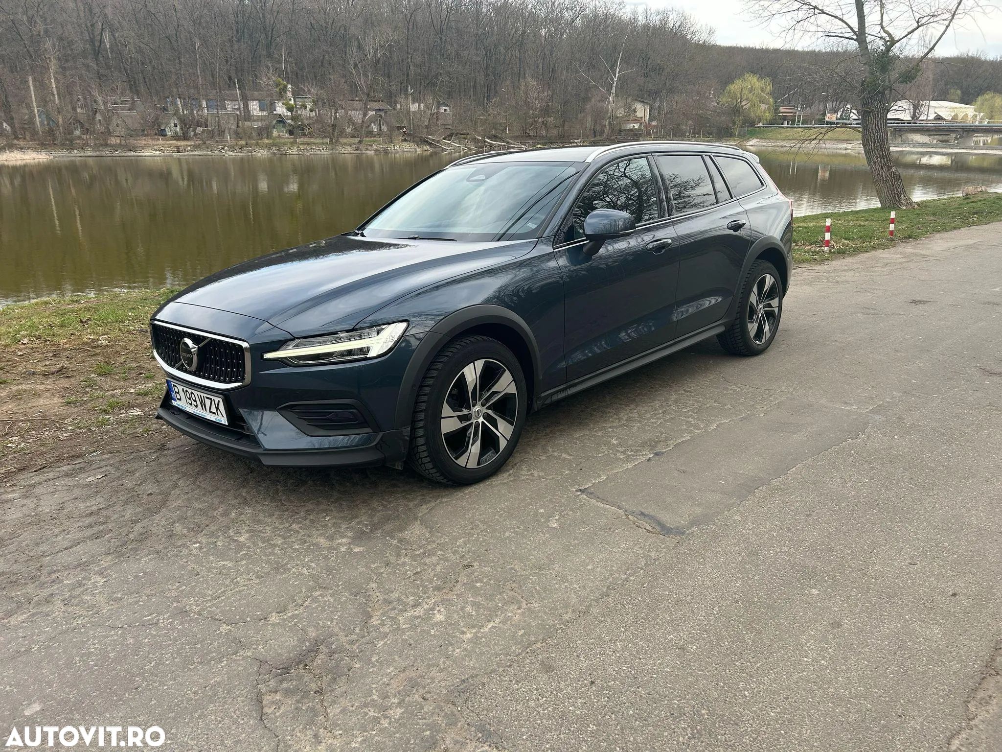 Volvo V60 B4 MHEV AT AWD Plus Bright - 1