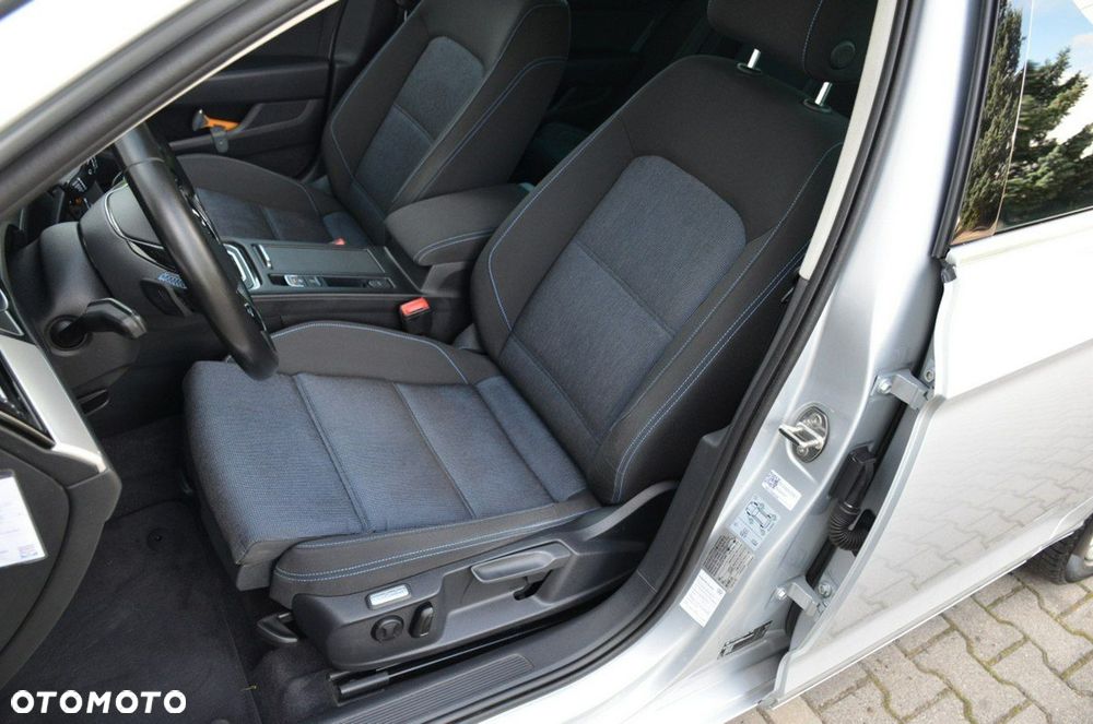 Volkswagen Passat - 25
