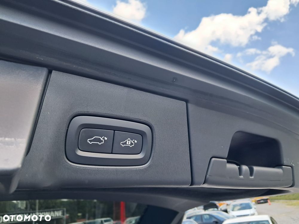 Volvo V90 D4 Momentum - 29