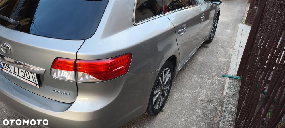 Toyota Avensis 2.0 D-4D Premium - 4
