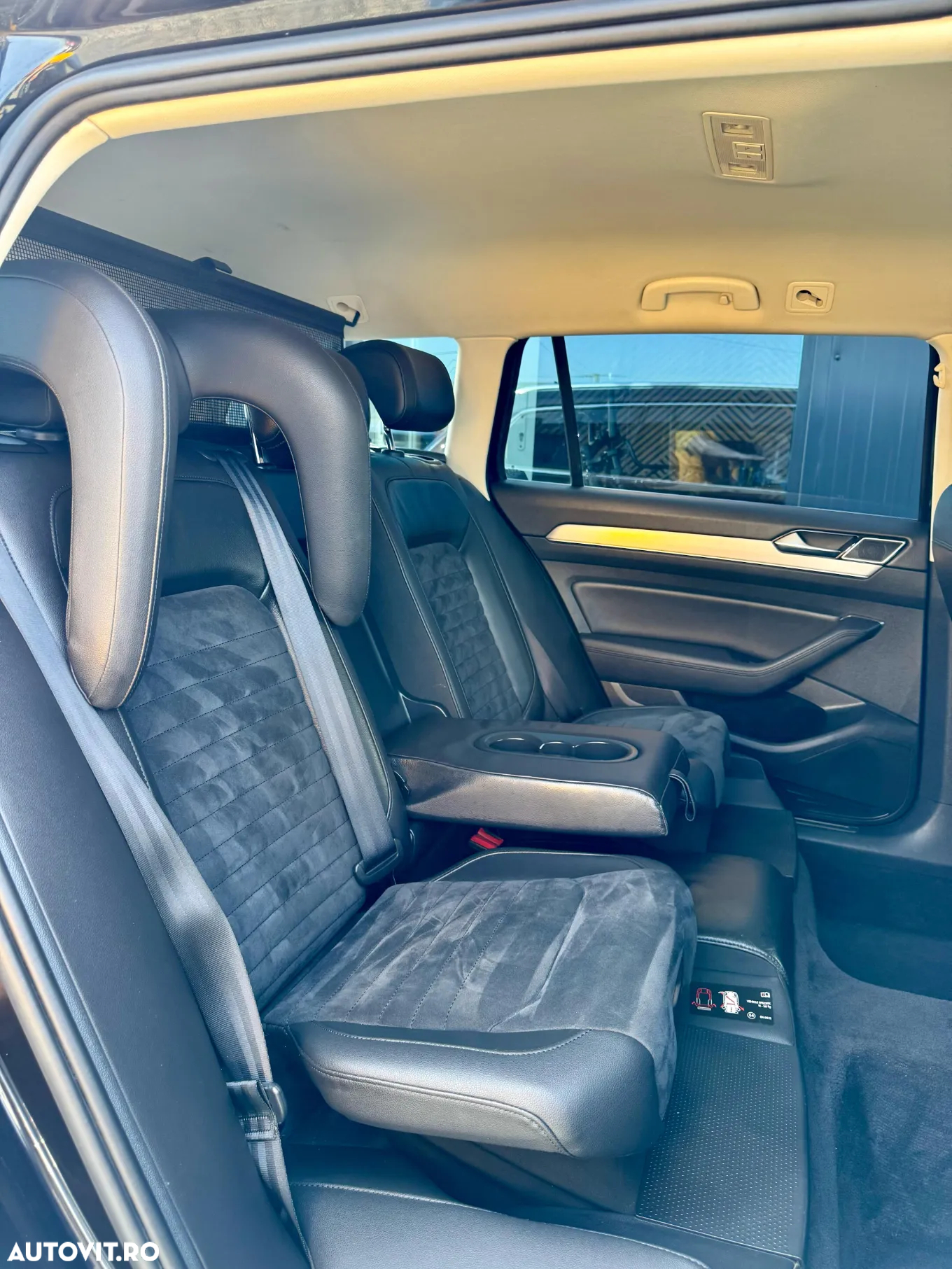 Volkswagen Passat Variant 2.0 TDI DSG Highline - 30