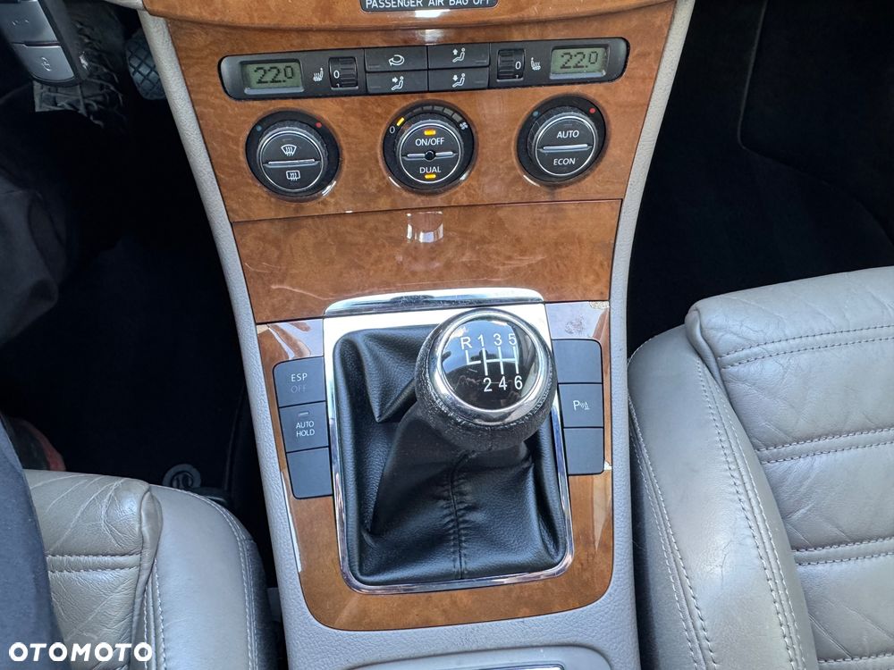 Volkswagen Passat 1.6 FSI Comfortline - 15