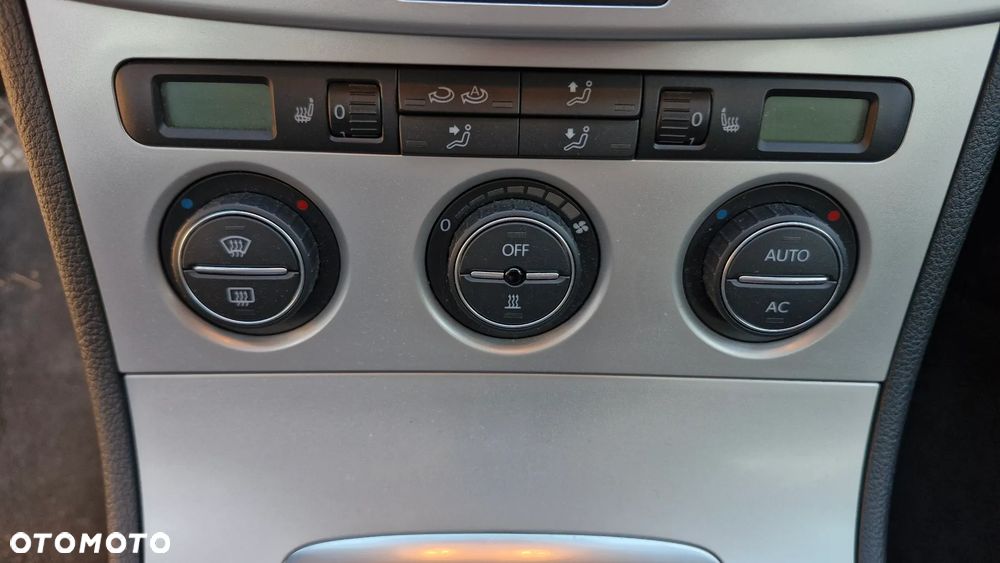 Volkswagen Passat 2.0 TDI DPF Sportline - 25