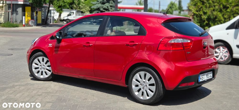 Kia Rio 1.2 Fifa World Cup Edition - 11