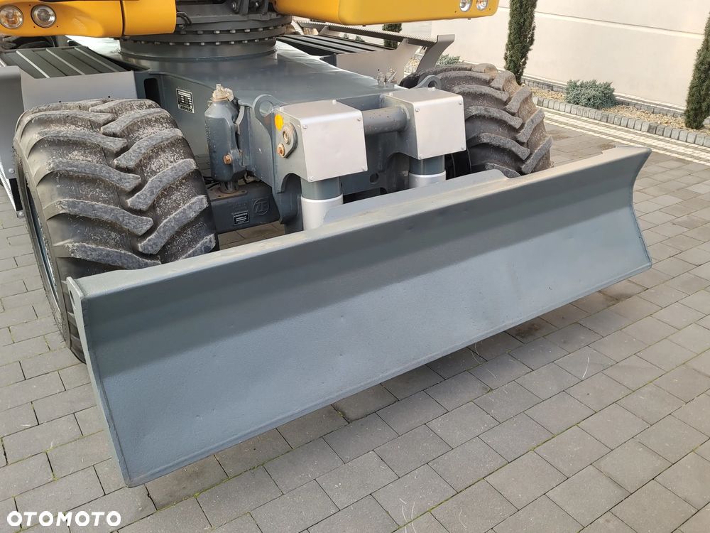 Liebherr A914 compact / ROTOTILT ze szczypcami / SUPER STAN / - 17