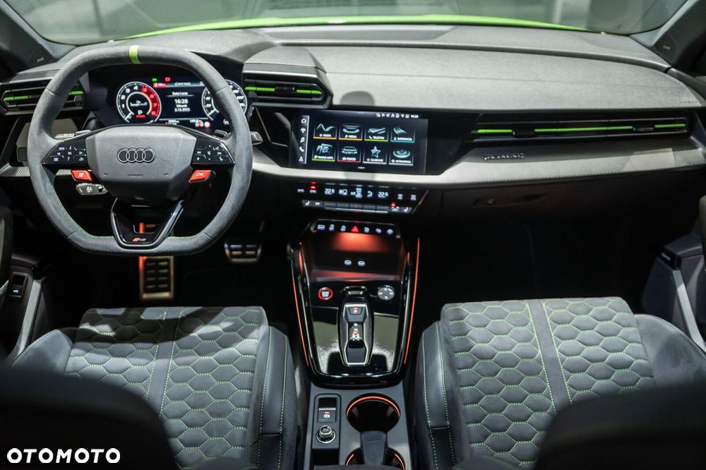 Audi RS3 Limousine - 14