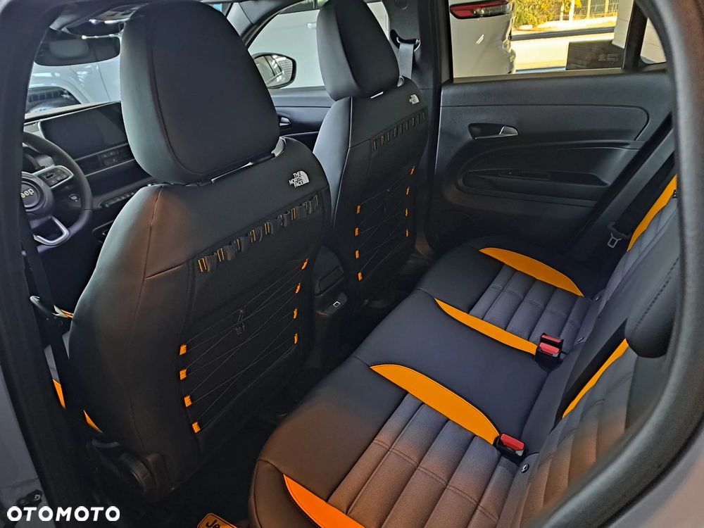 Jeep Avenger 1.2 T3 mHEV The North Face 4xe eDCT6 - 13