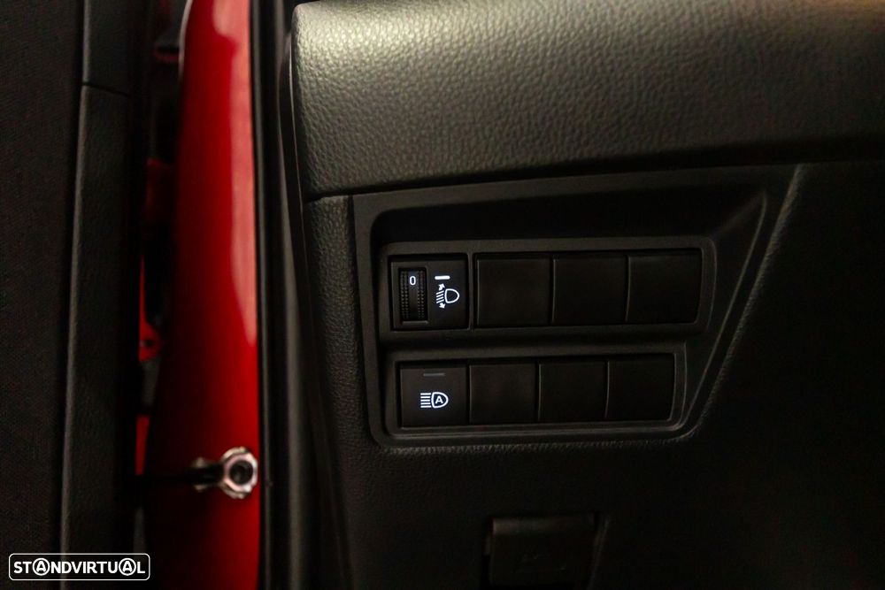 Toyota Yaris 1.5 VVT-i Luxury - 17