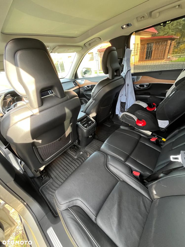 Volvo XC 90 - 9
