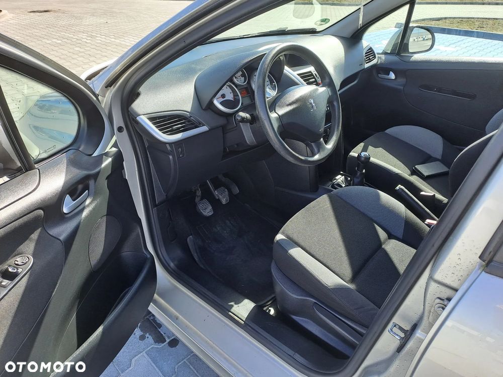 Peugeot 207 - 11