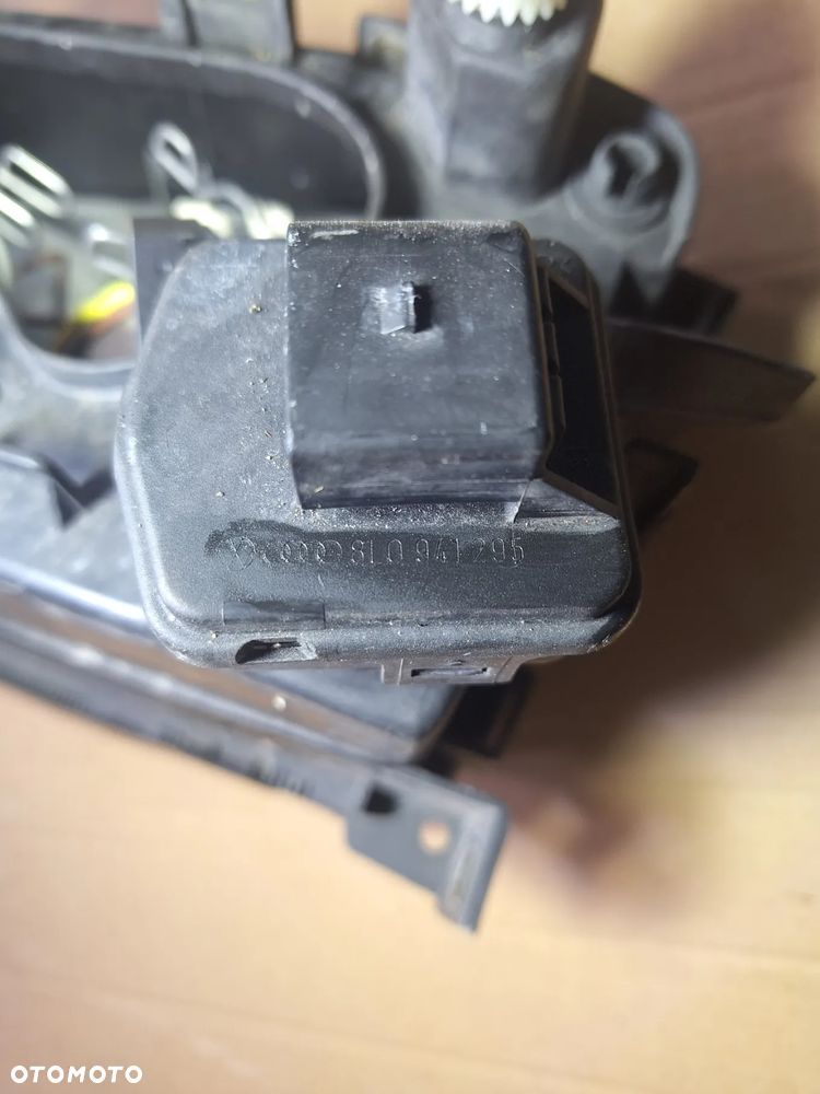 AUDI A3 8L lampa prawy przód  EU - 4