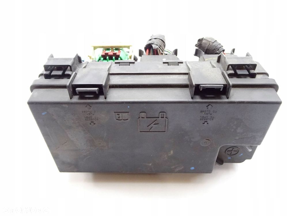 skrzynka bezpieczników chrysler grand voyager v 2.8 crd - 2