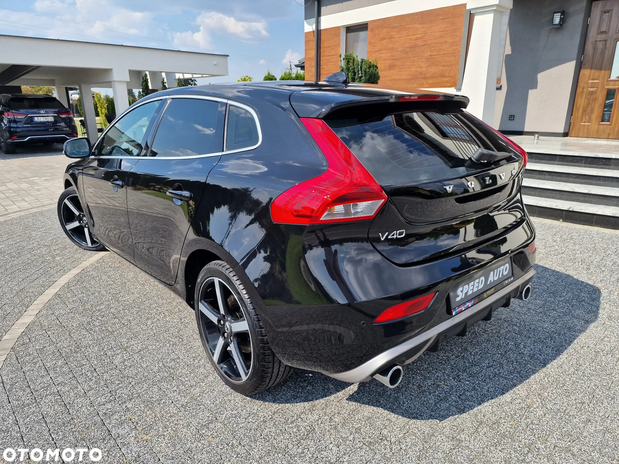 Volvo V40 D4 Drive-E R-Design Summum - 3