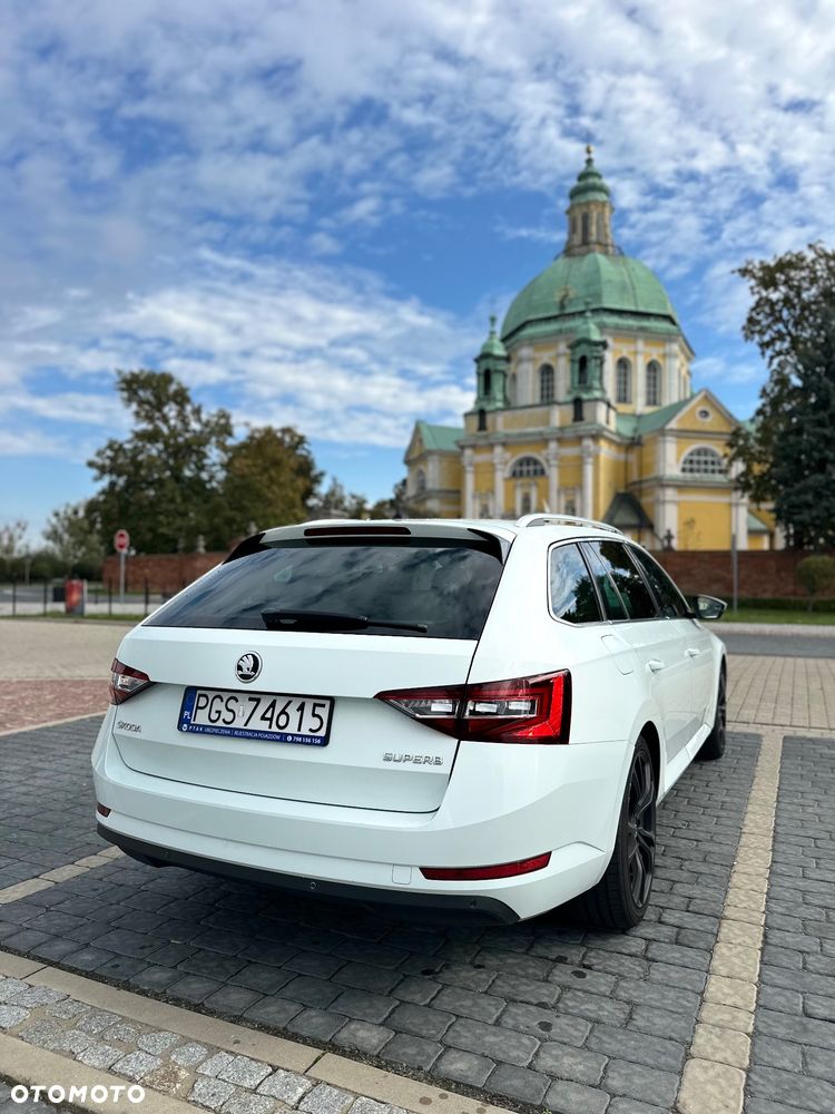 Skoda Superb 2.0 TDI DSG Sportline - 3