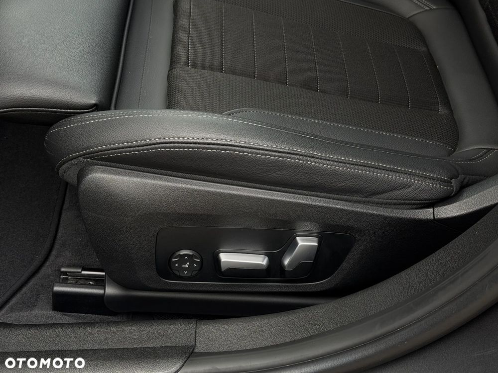 BMW Seria 3 330e xDrive Sport Line - 22