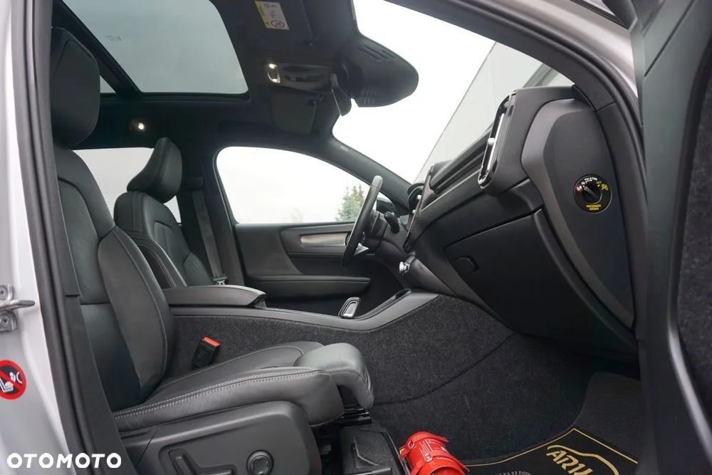 Volvo XC 40 D4 AWD Geartronic R-Design - 36