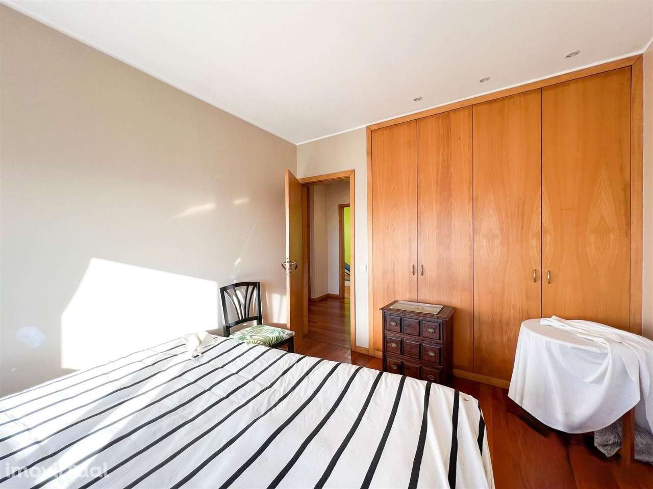 Lindíssima Moradia T6 de quatro frentes - Grande imagem: 3/60