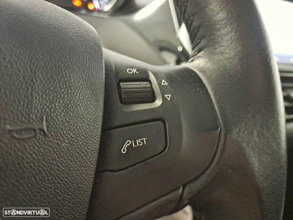 Peugeot 208 1.2 PureTech Signature - 17