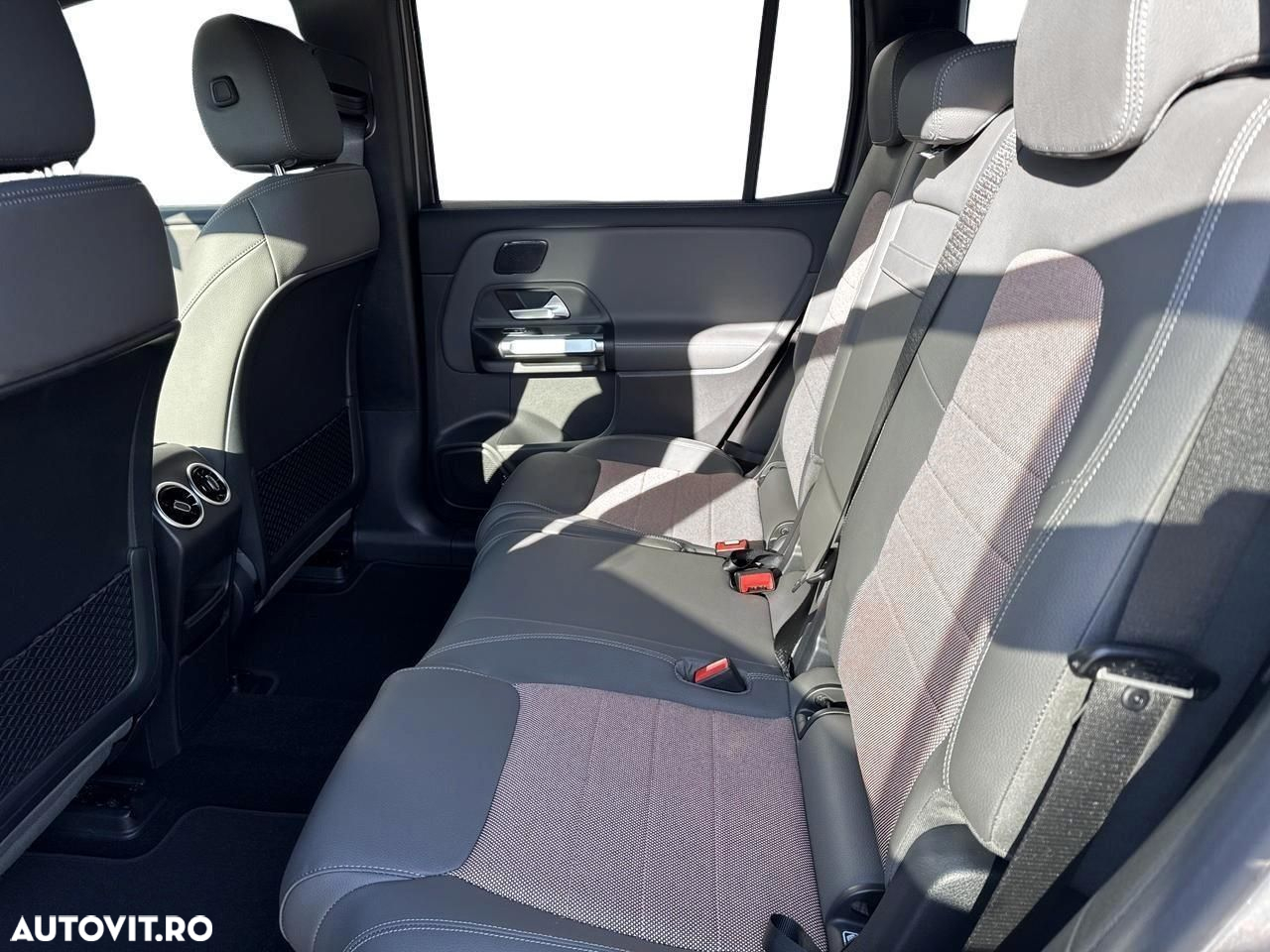 Mercedes-Benz EQB 300 4MATIC - 10