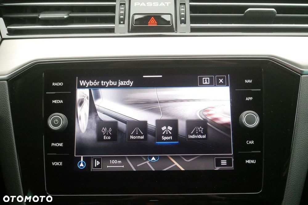 Volkswagen Passat Variant 2.0 TSI Elegance DSG - 24