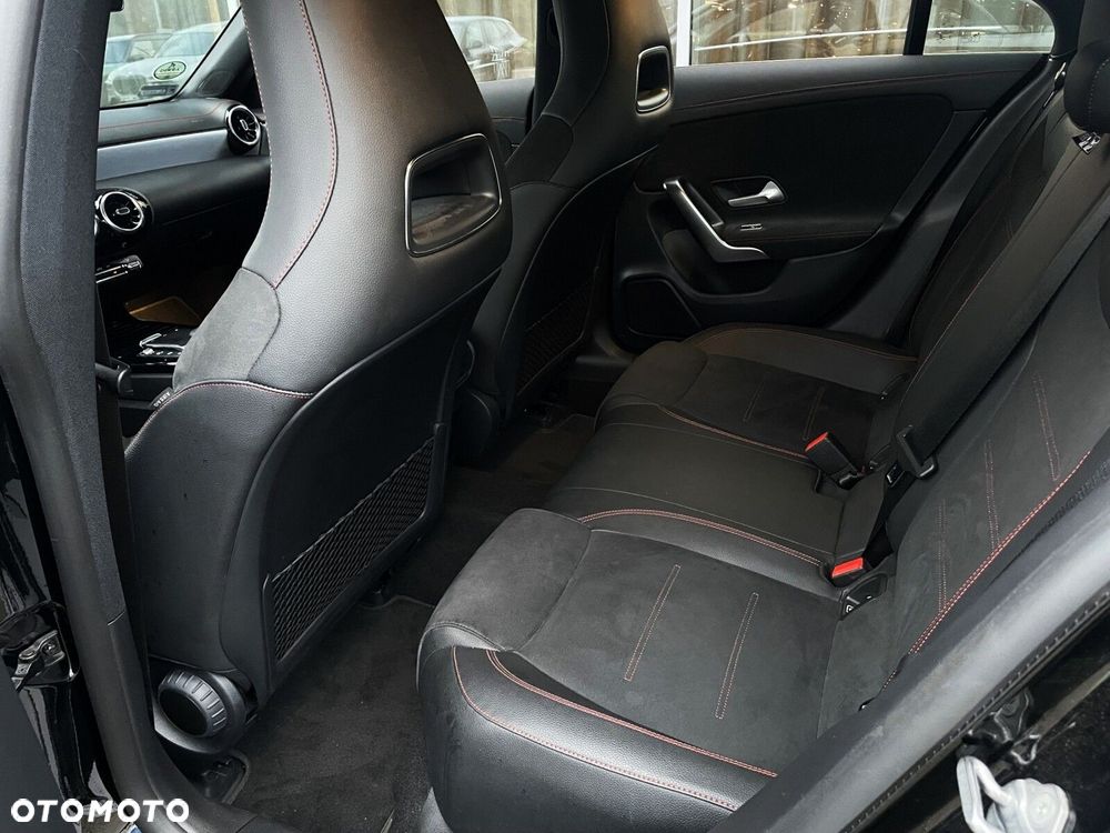 Mercedes-Benz CLA - 24