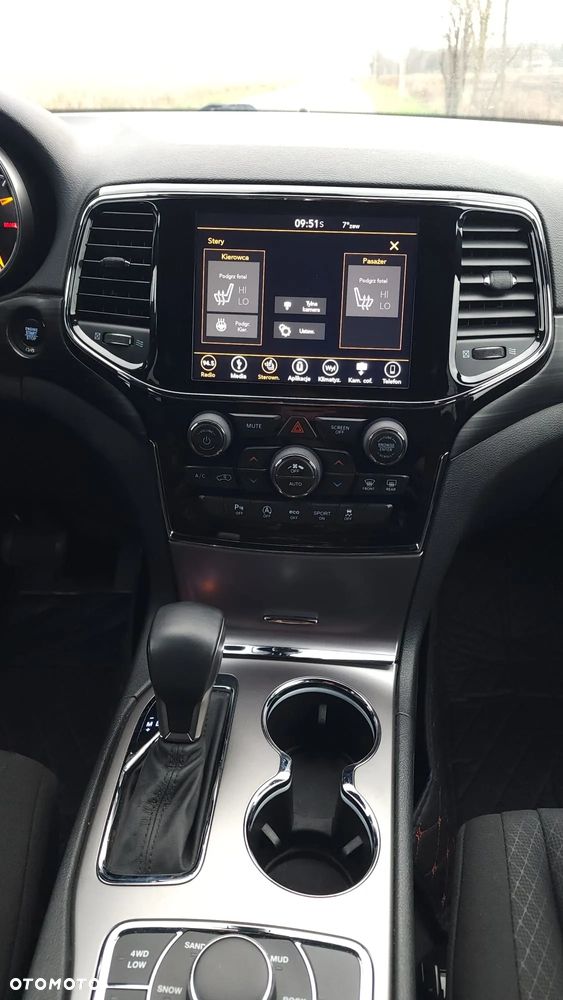 Jeep Grand Cherokee - 23