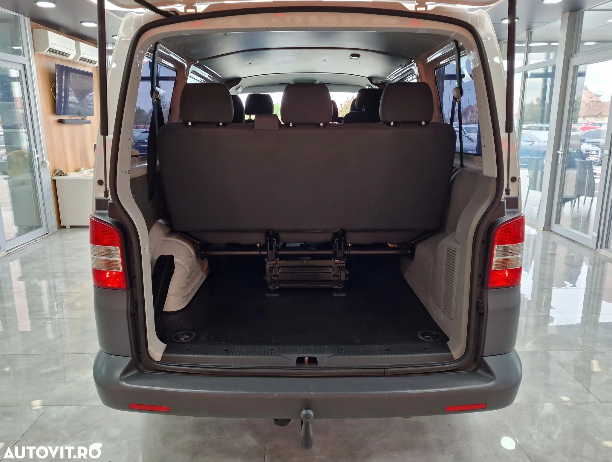 Volkswagen Transporter - 12