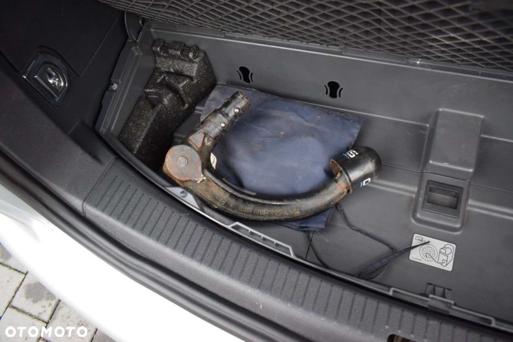 Volkswagen Touran - 12