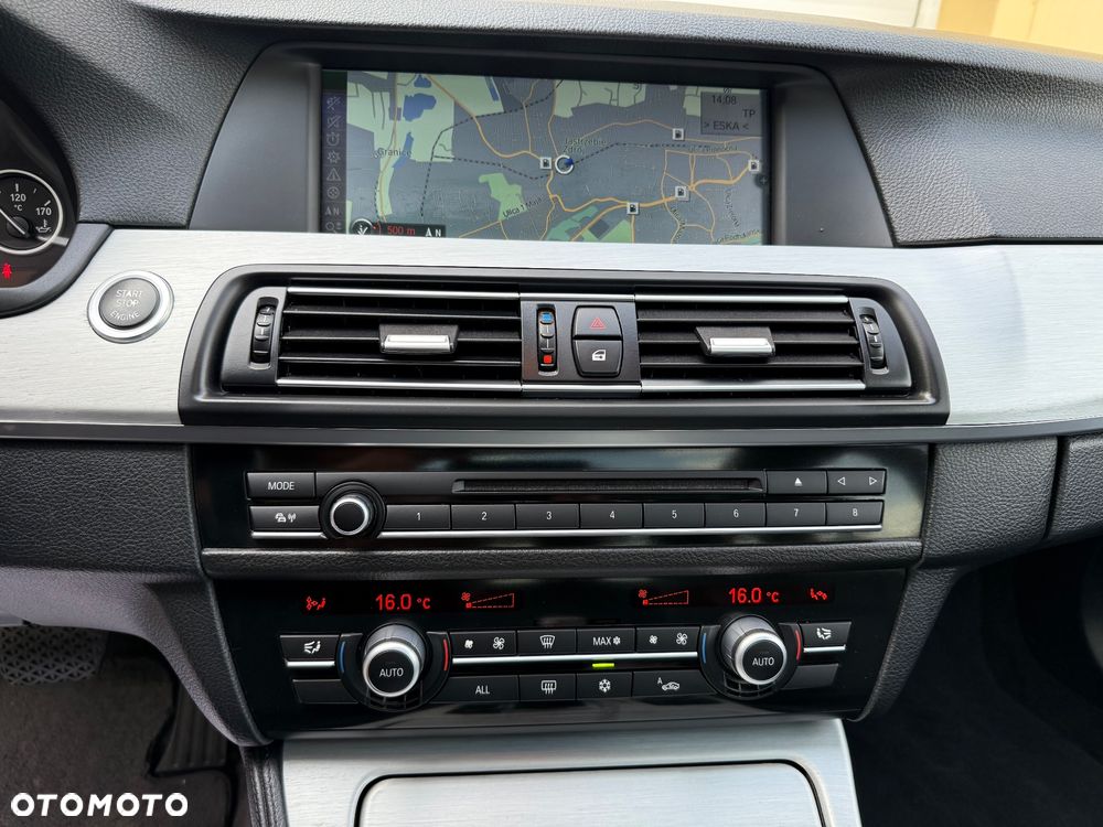 BMW Seria 5 530i Touring - 13