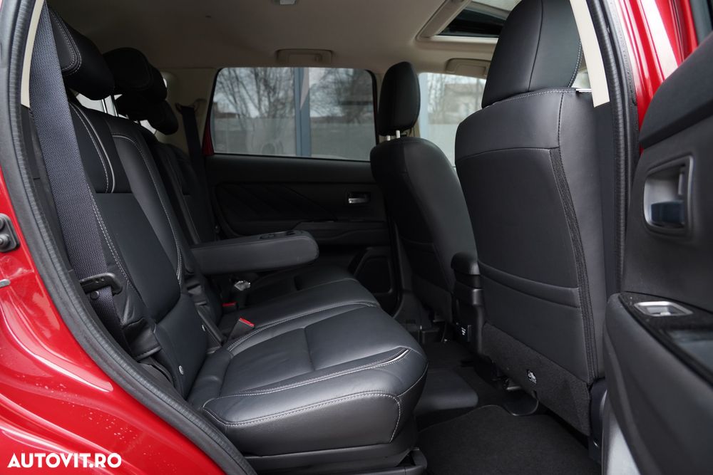 Mitsubishi Outlander 2.0 4WD Plus - 25