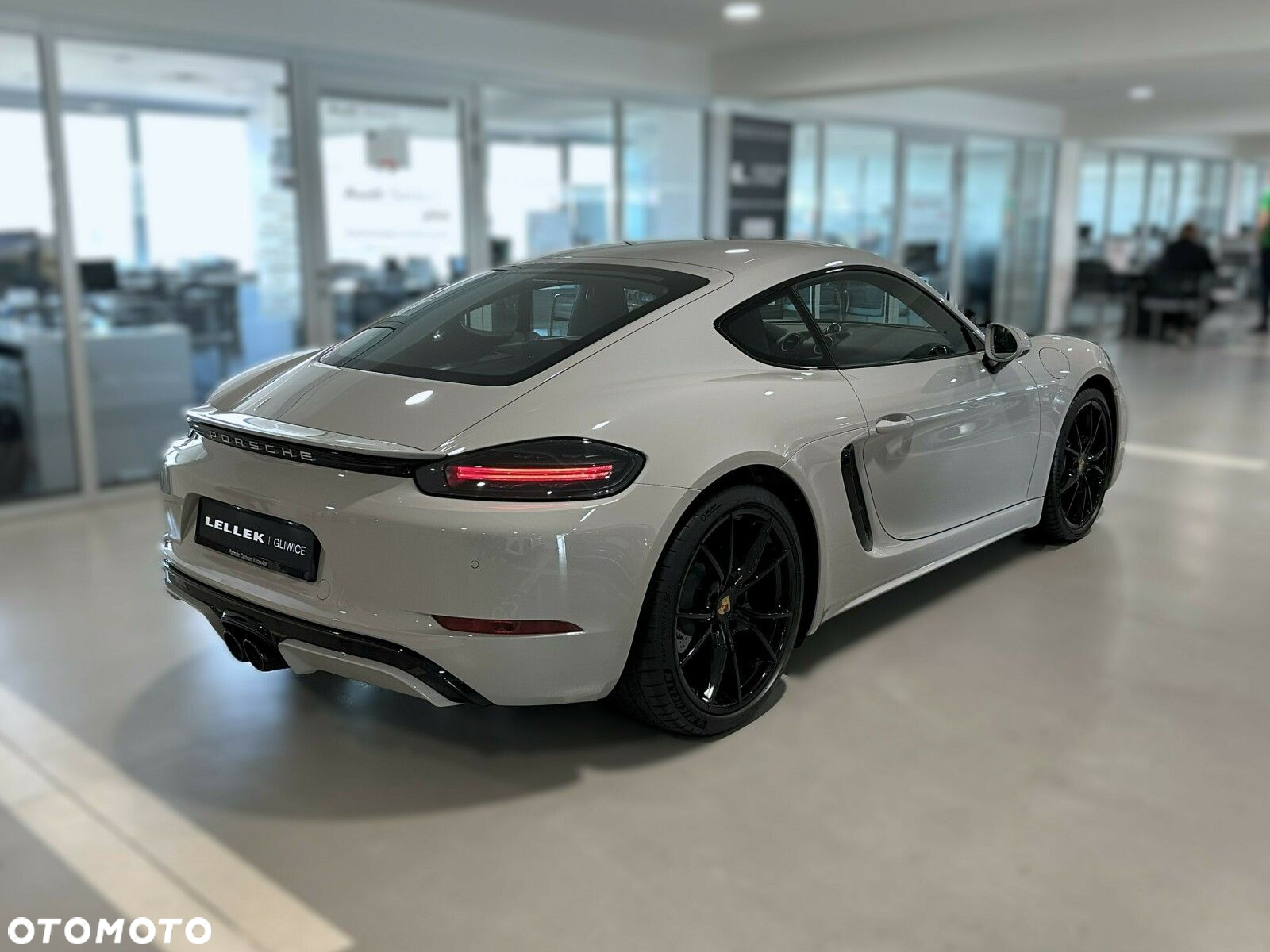 Porsche 718 Cayman - 3
