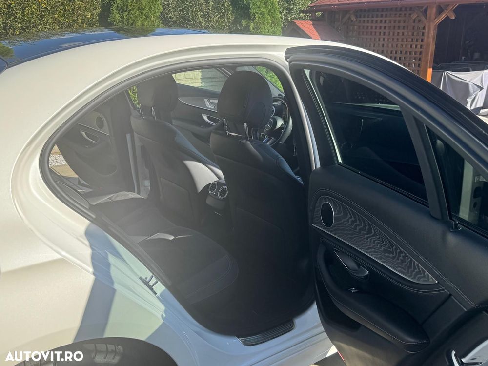 Mercedes-Benz E 220 d 4Matic T 9G-TRONIC AMG Line - 10