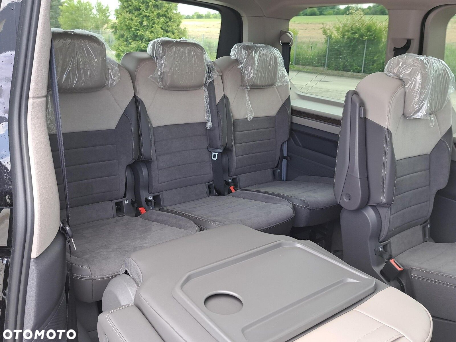 Volkswagen Multivan - 23