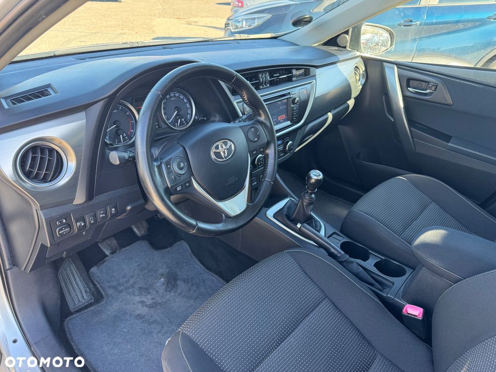 Toyota Auris 1.6 Premium - 27